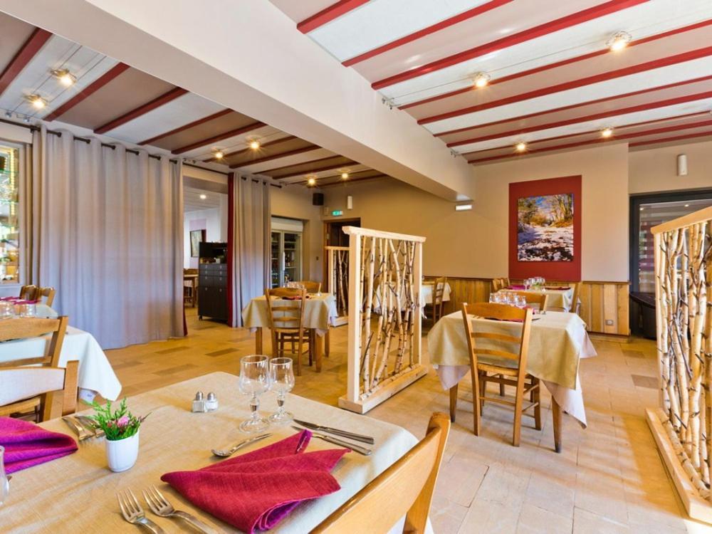 Hotel La Clairiere Chambon-sur-Dolore ภายนอก รูปภาพ