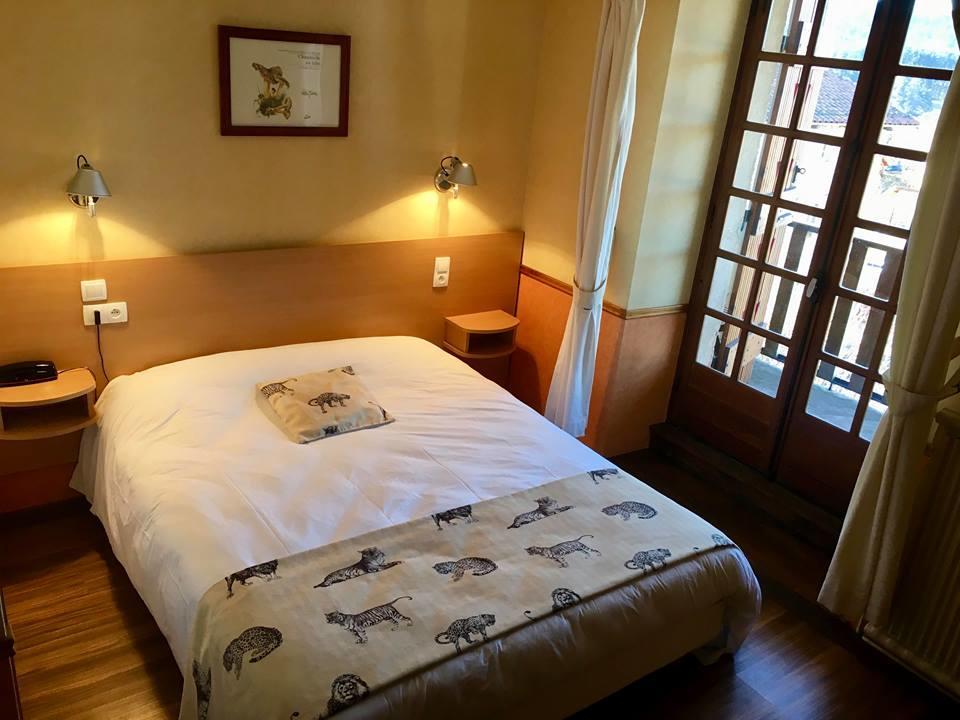 Hotel La Clairiere Chambon-sur-Dolore ภายนอก รูปภาพ